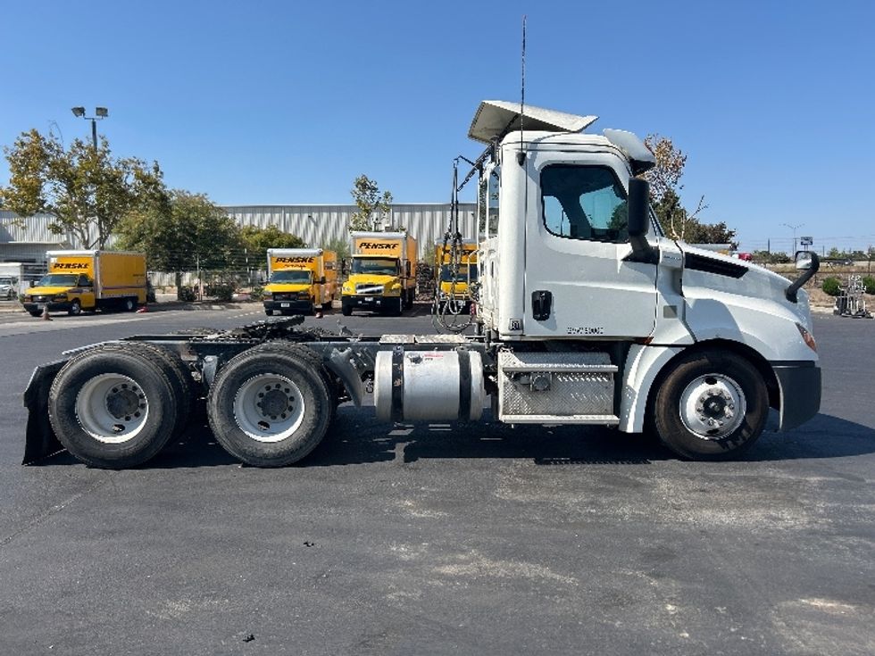 Day Cab Tractor-Heavy Duty Tractors-Freightliner-2019-T12664ST-West Sacramento-CA-346,845\n\t\tmiles-$ 51,000 - Image 8