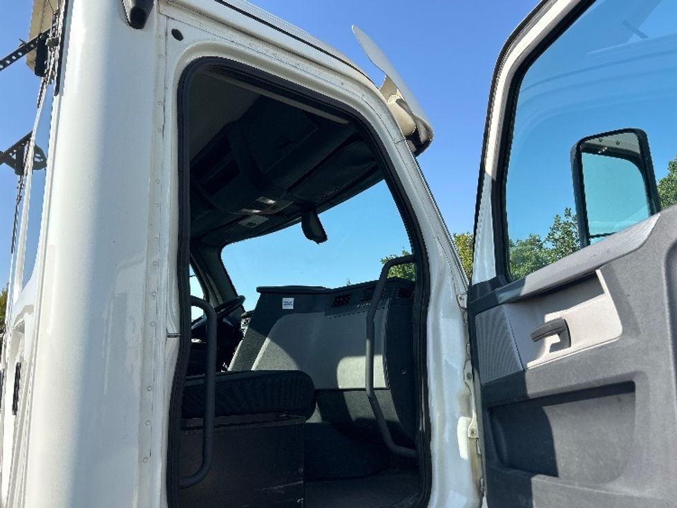 Day Cab Tractor-Heavy Duty Tractors-Freightliner-2019-T12664ST-West Sacramento-CA-351,424\n\t\tmiles-$ 50,750 - Image 12