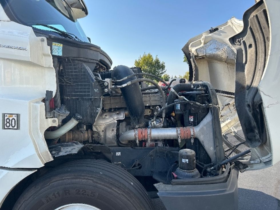 Day Cab Tractor-Heavy Duty Tractors-Freightliner-2019-T12664ST-West Sacramento-CA-351,424\n\t\tmiles-$ 50,750 - Image 15