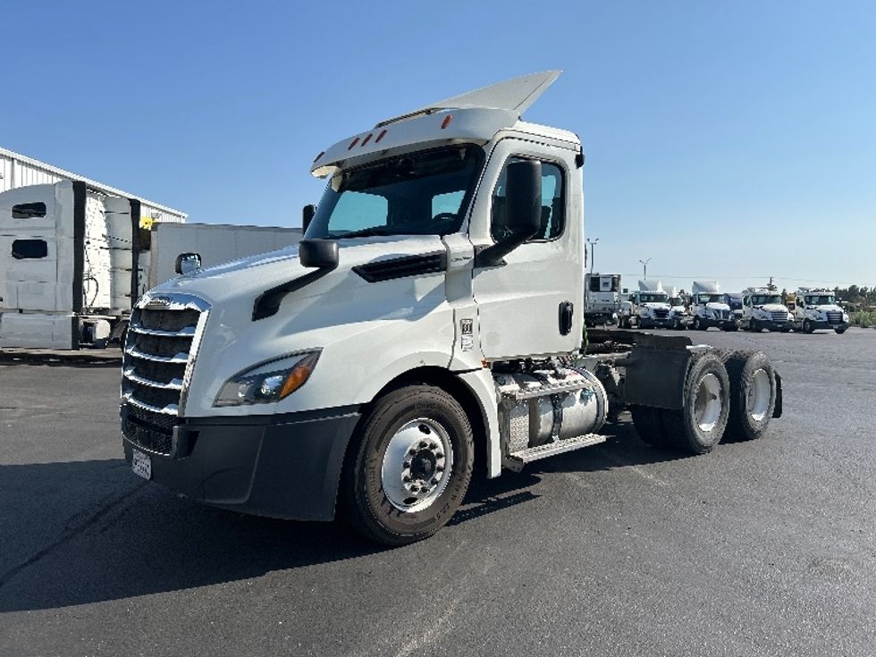 Day Cab Tractor-Heavy Duty Tractors-Freightliner-2019-T12664ST-West Sacramento-CA-351,424\n\t\tmiles-$ 50,750 - Image 3