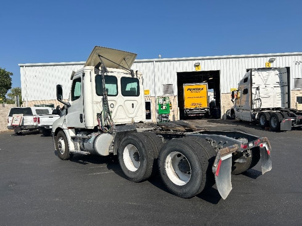 Day Cab Tractor-Heavy Duty Tractors-Freightliner-2019-T12664ST-West Sacramento-CA-351,424\n\t\tmiles-$ 50,750 - Image 5