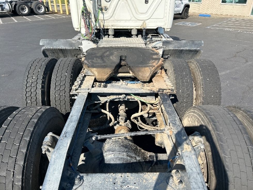 Day Cab Tractor-Heavy Duty Tractors-Freightliner-2019-T12664ST-West Sacramento-CA-351,424\n\t\tmiles-$ 50,750 - Image 6