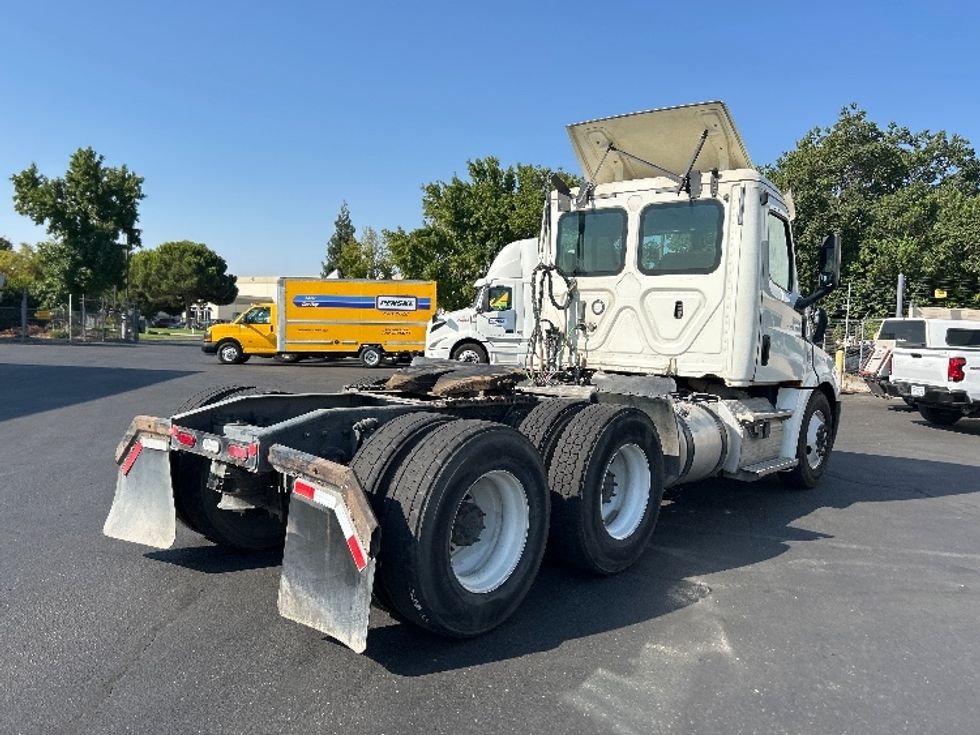 Day Cab Tractor-Heavy Duty Tractors-Freightliner-2019-T12664ST-West Sacramento-CA-351,424\n\t\tmiles-$ 50,750 - Image 7