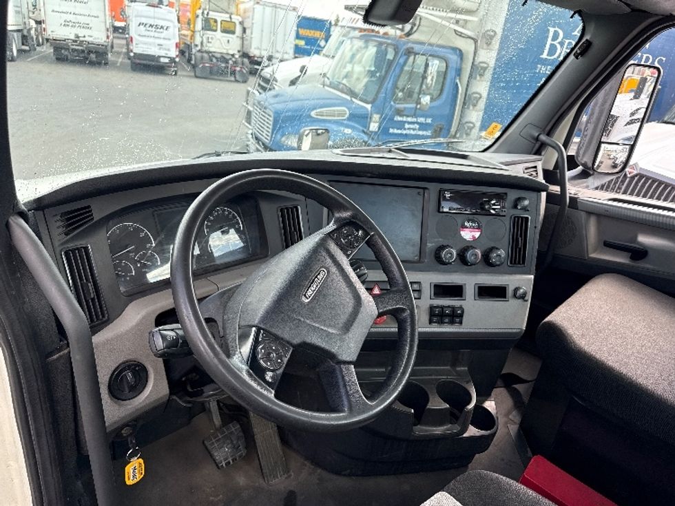 Day Cab Tractor-Heavy Duty Tractors-Freightliner-2019-T12664ST-West Sacramento-CA-353,039\n\t\tmiles-$ 47,750 - Image 10