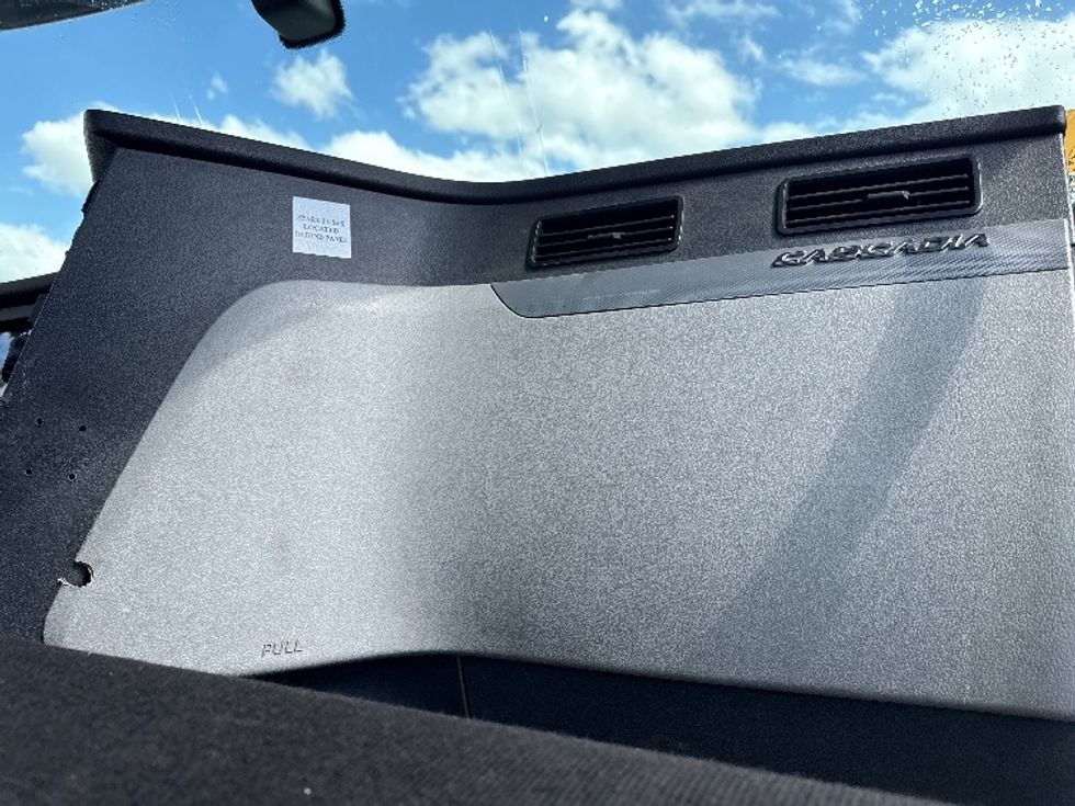 Day Cab Tractor-Heavy Duty Tractors-Freightliner-2019-T12664ST-West Sacramento-CA-353,039\n\t\tmiles-$ 47,750 - Image 13