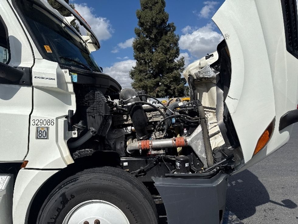 Day Cab Tractor-Heavy Duty Tractors-Freightliner-2019-T12664ST-West Sacramento-CA-353,039\n\t\tmiles-$ 47,750 - Image 15