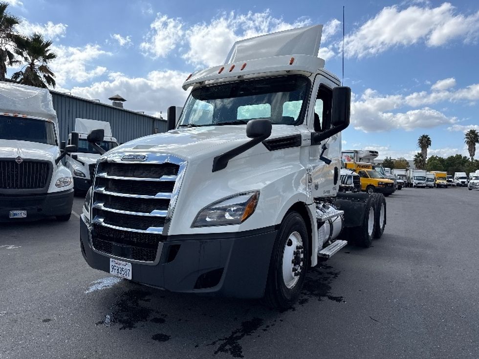 Day Cab Tractor-Heavy Duty Tractors-Freightliner-2019-T12664ST-West Sacramento-CA-353,039\n\t\tmiles-$ 47,750 - Image 3
