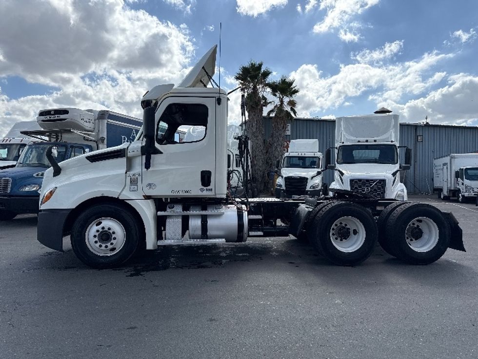 Day Cab Tractor-Heavy Duty Tractors-Freightliner-2019-T12664ST-West Sacramento-CA-353,039\n\t\tmiles-$ 47,750 - Image 4