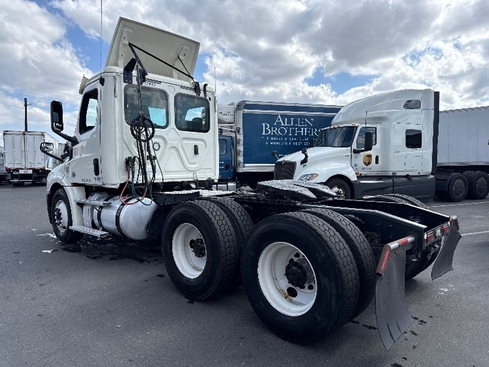 Day Cab Tractor-Heavy Duty Tractors-Freightliner-2019-T12664ST-West Sacramento-CA-353,039\n\t\tmiles-$ 47,750 - Image 5