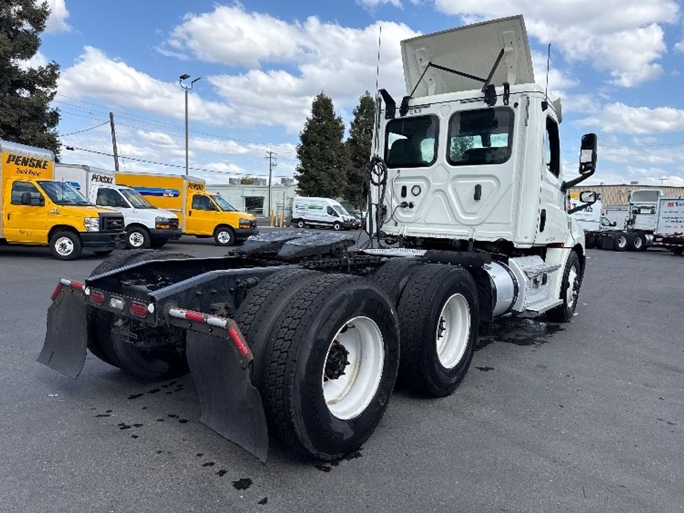 Day Cab Tractor-Heavy Duty Tractors-Freightliner-2019-T12664ST-West Sacramento-CA-353,039\n\t\tmiles-$ 47,750 - Image 7