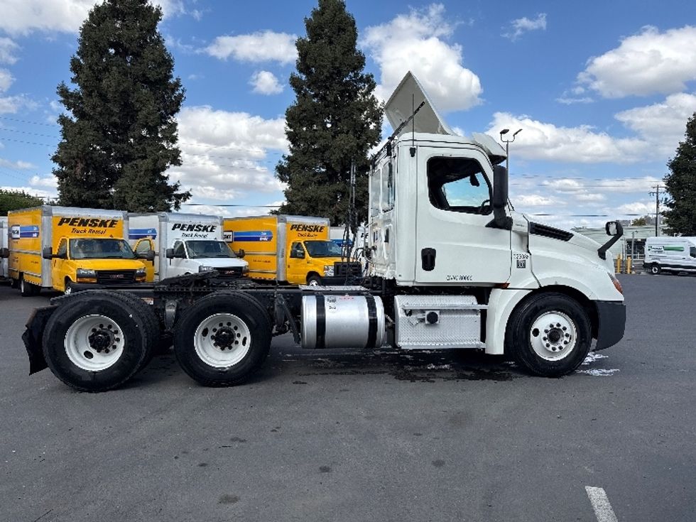 Day Cab Tractor-Heavy Duty Tractors-Freightliner-2019-T12664ST-West Sacramento-CA-353,039\n\t\tmiles-$ 47,750 - Image 8