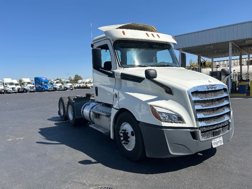 Day Cab Tractor-Heavy Duty Tractors-Freightliner-2019-T12664ST-West Sacramento-CA-354,836\n\t\tmiles-$ 47,500 - Image 1