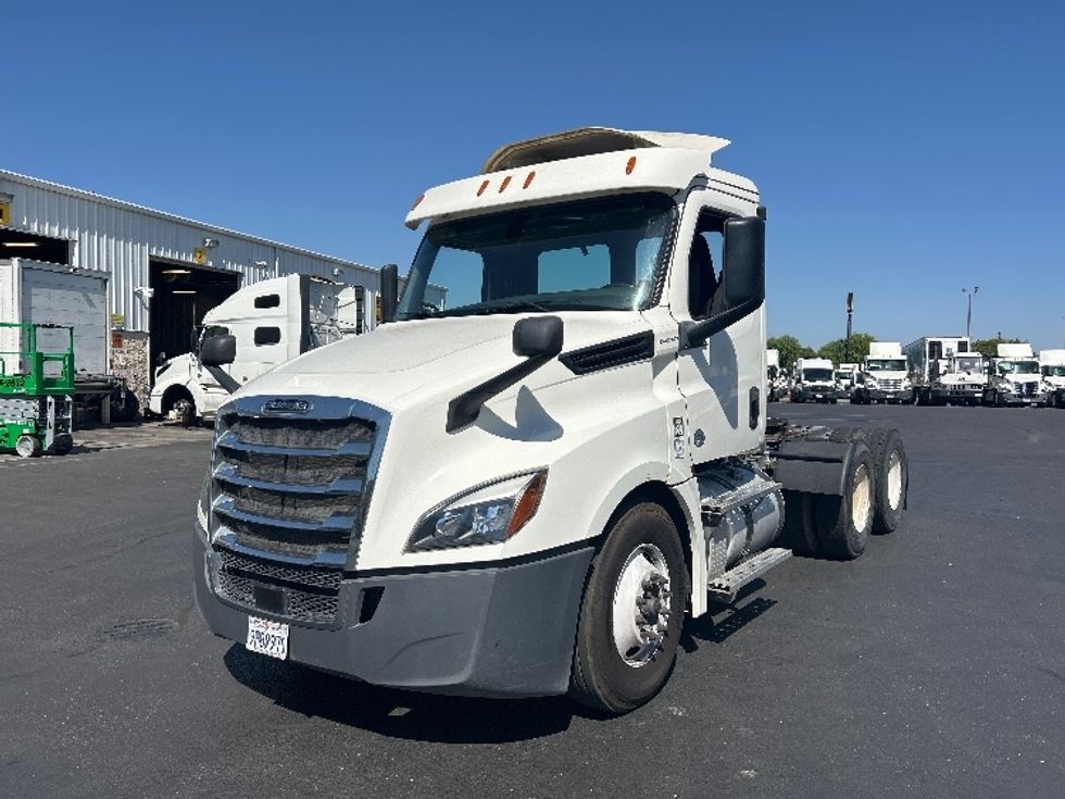 Day Cab Tractor-Heavy Duty Tractors-Freightliner-2019-T12664ST-West Sacramento-CA-354,836\n\t\tmiles-$ 47,500 - Image 3