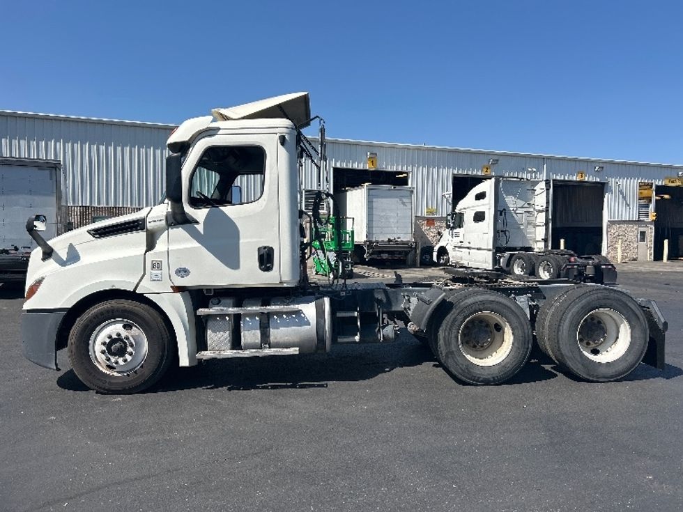 Day Cab Tractor-Heavy Duty Tractors-Freightliner-2019-T12664ST-West Sacramento-CA-354,836\n\t\tmiles-$ 47,500 - Image 4