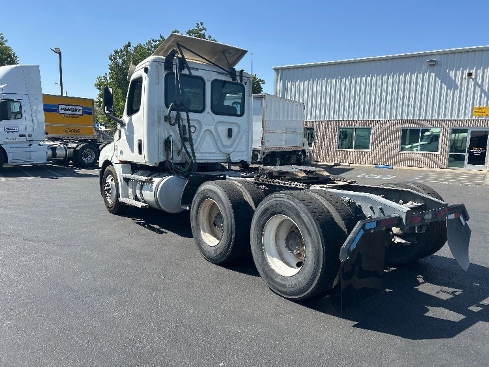 Day Cab Tractor-Heavy Duty Tractors-Freightliner-2019-T12664ST-West Sacramento-CA-354,836\n\t\tmiles-$ 47,500 - Image 5