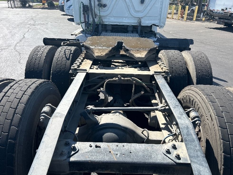 Day Cab Tractor-Heavy Duty Tractors-Freightliner-2019-T12664ST-West Sacramento-CA-354,836\n\t\tmiles-$ 47,500 - Image 6