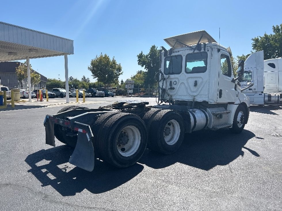 Day Cab Tractor-Heavy Duty Tractors-Freightliner-2019-T12664ST-West Sacramento-CA-354,836\n\t\tmiles-$ 47,500 - Image 7