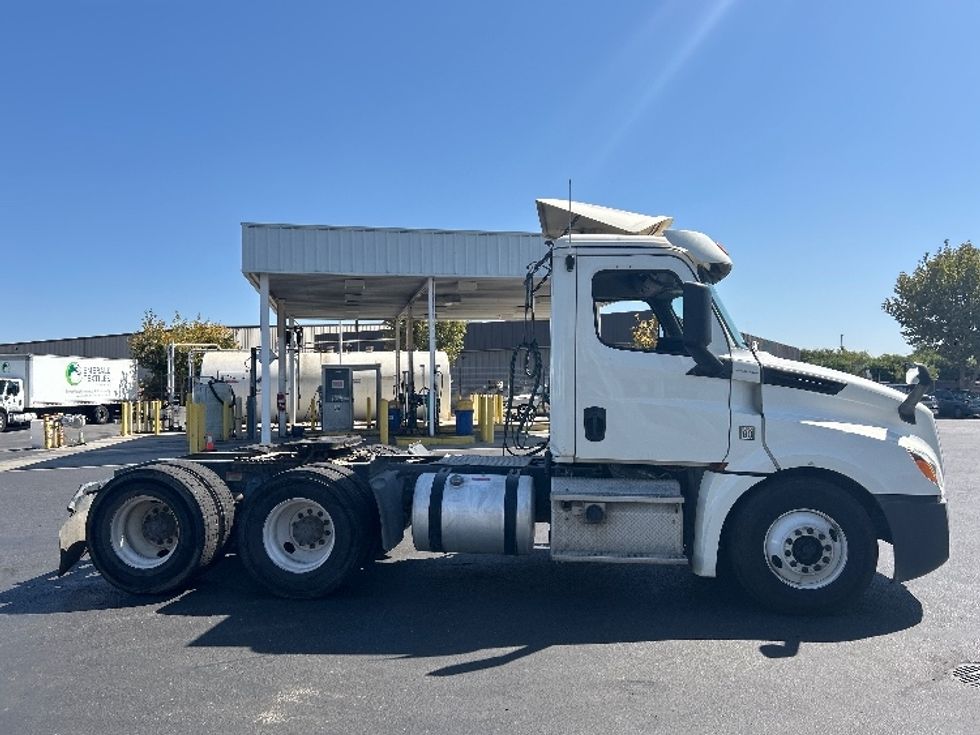 Day Cab Tractor-Heavy Duty Tractors-Freightliner-2019-T12664ST-West Sacramento-CA-354,836\n\t\tmiles-$ 47,500 - Image 8