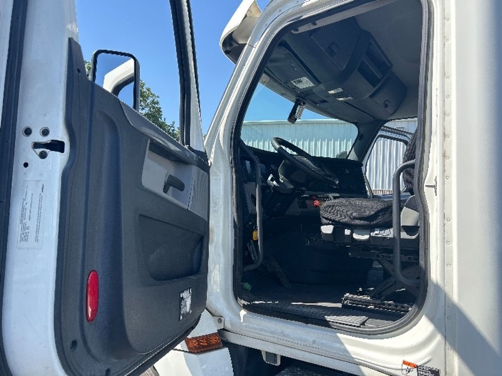 Day Cab Tractor-Heavy Duty Tractors-Freightliner-2019-T12664ST-West Sacramento-CA-354,836\n\t\tmiles-$ 47,500 - Image 9