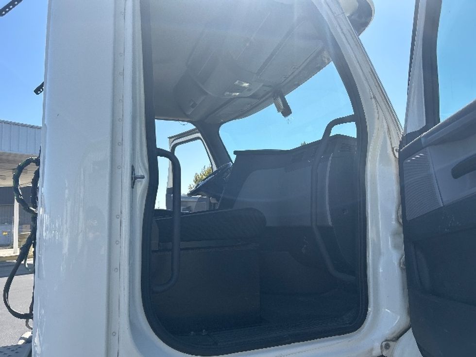 Day Cab Tractor-Heavy Duty Tractors-Freightliner-2019-T12664ST-West Sacramento-CA-378,608\n\t\tmiles-$ 46,250 - Image 12