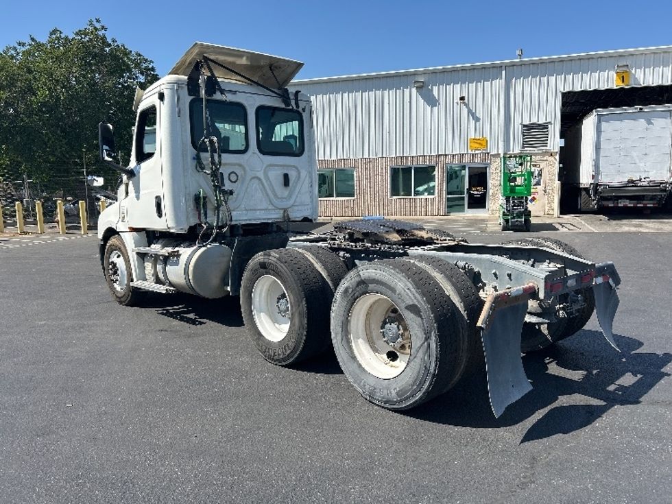 Day Cab Tractor-Heavy Duty Tractors-Freightliner-2019-T12664ST-West Sacramento-CA-378,608\n\t\tmiles-$ 46,250 - Image 5