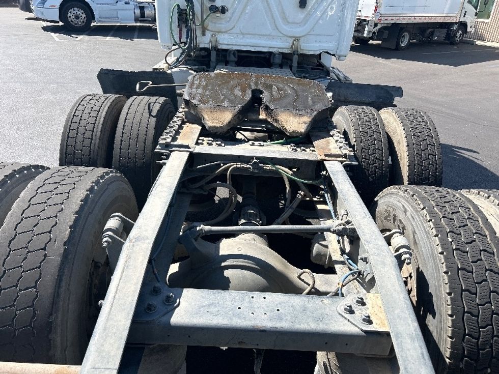 Day Cab Tractor-Heavy Duty Tractors-Freightliner-2019-T12664ST-West Sacramento-CA-378,608\n\t\tmiles-$ 46,250 - Image 6