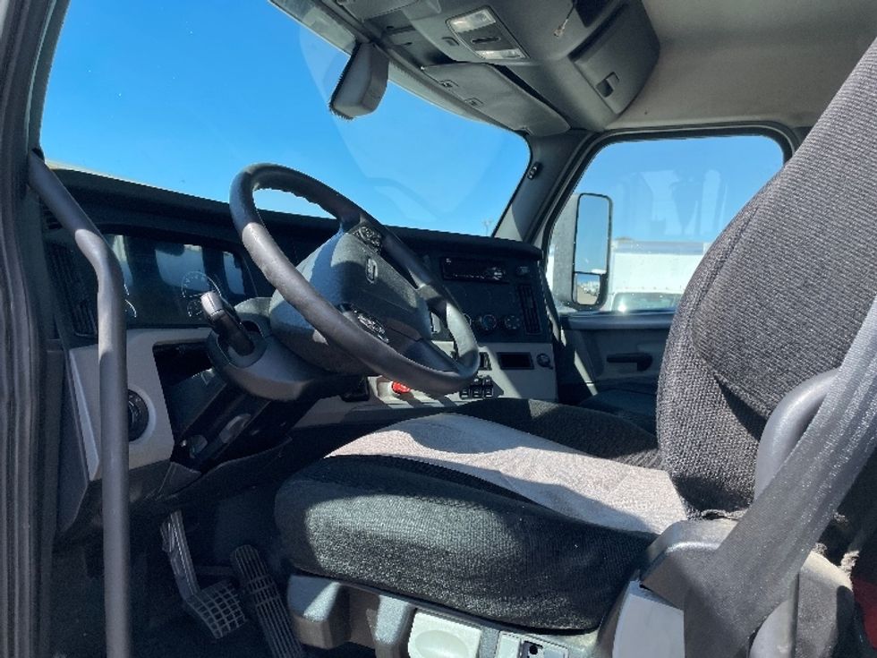 Day Cab Tractor-Heavy Duty Tractors-Freightliner-2019-T12664ST-West Sacramento-CA-432,792\n\t\tmiles-$ 39,250 - Image 10