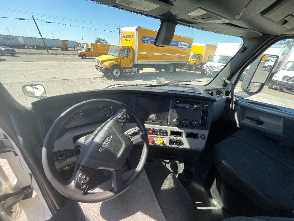 Day Cab Tractor-Heavy Duty Tractors-Freightliner-2019-T12664ST-West Sacramento-CA-432,792\n\t\tmiles-$ 39,250 - Image 11