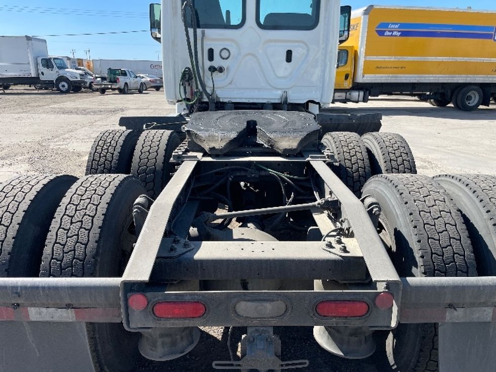 Day Cab Tractor-Heavy Duty Tractors-Freightliner-2019-T12664ST-West Sacramento-CA-432,792\n\t\tmiles-$ 39,250 - Image 6
