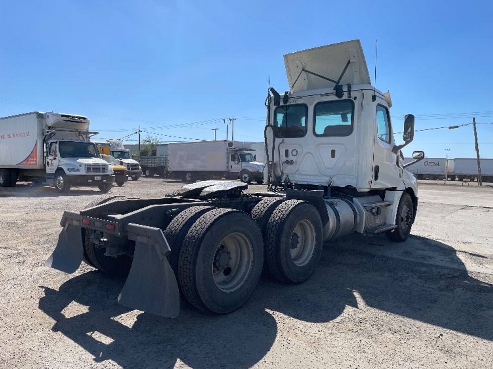 Day Cab Tractor-Heavy Duty Tractors-Freightliner-2019-T12664ST-West Sacramento-CA-432,792\n\t\tmiles-$ 39,250 - Image 7