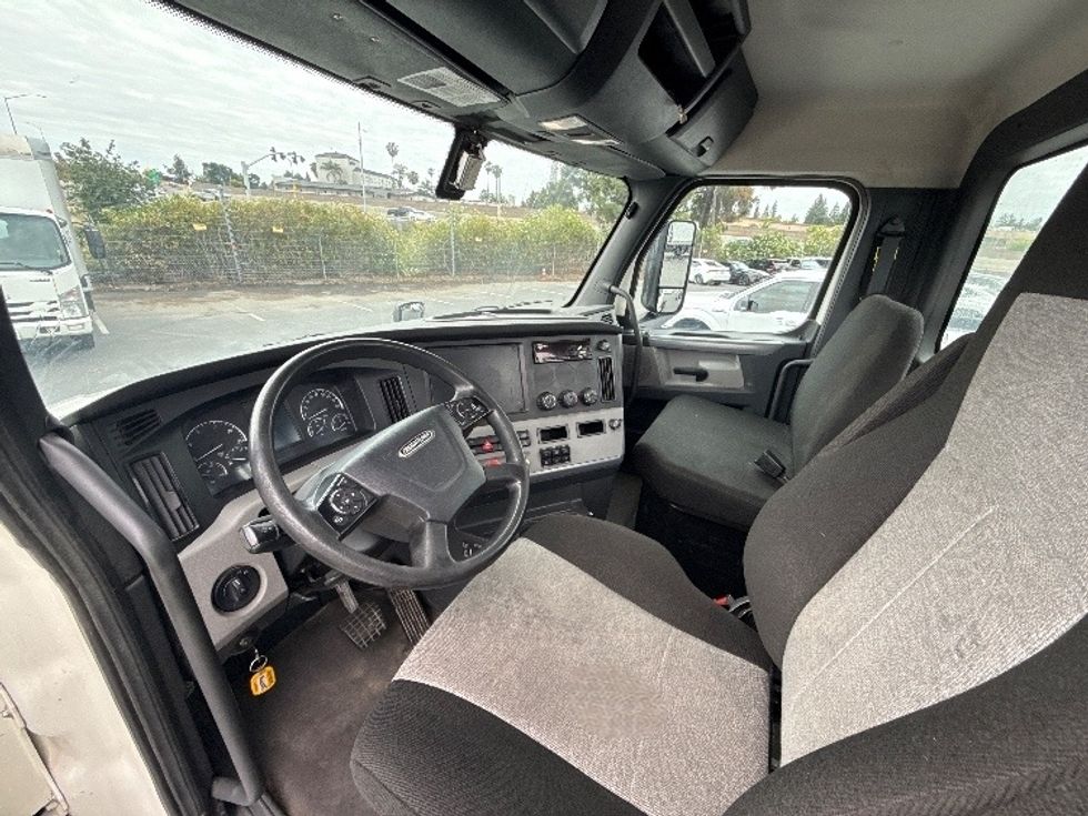 Day Cab Tractor-Heavy Duty Tractors-Freightliner-2019-T12664ST-West Sacramento-CA-465,967\n\t\tmiles-$ 39,500 - Image 10