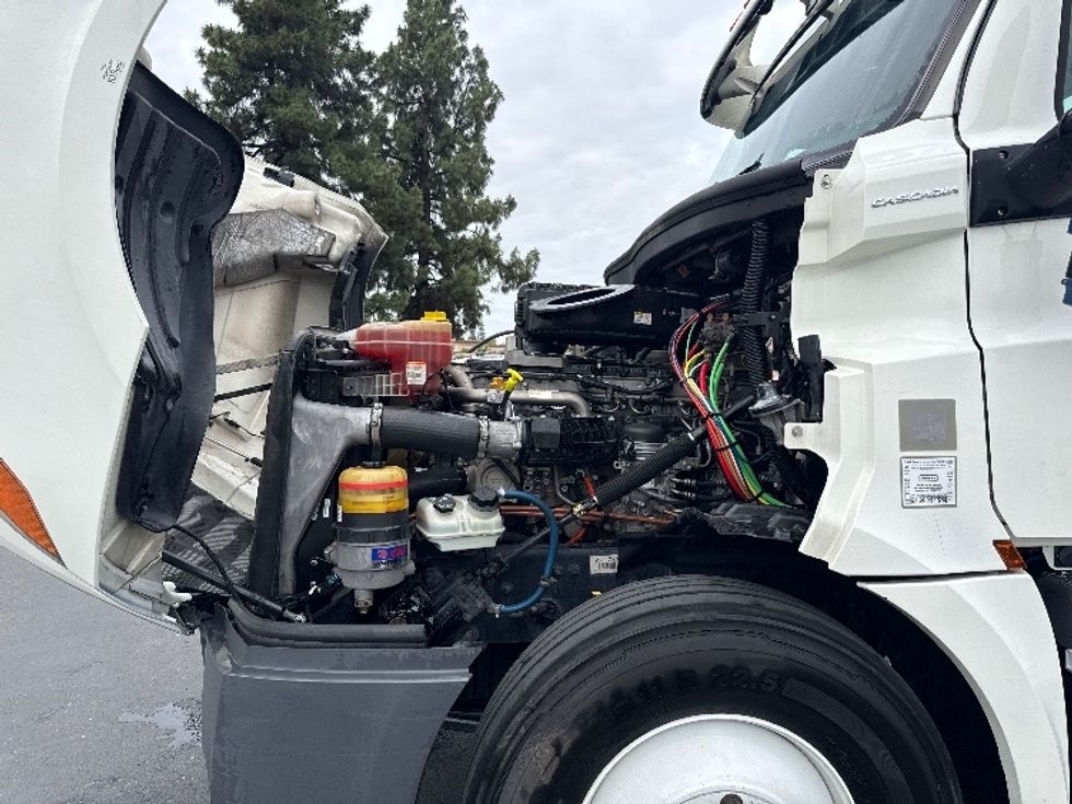 Day Cab Tractor-Heavy Duty Tractors-Freightliner-2019-T12664ST-West Sacramento-CA-465,967\n\t\tmiles-$ 39,500 - Image 16