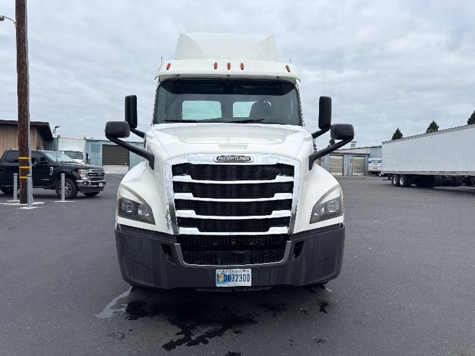 Day Cab Tractor-Heavy Duty Tractors-Freightliner-2019-T12664ST-West Sacramento-CA-465,967\n\t\tmiles-$ 39,500 - Image 2