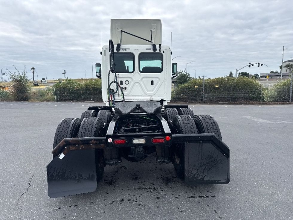 Day Cab Tractor-Heavy Duty Tractors-Freightliner-2019-T12664ST-West Sacramento-CA-465,967\n\t\tmiles-$ 39,500 - Image 6