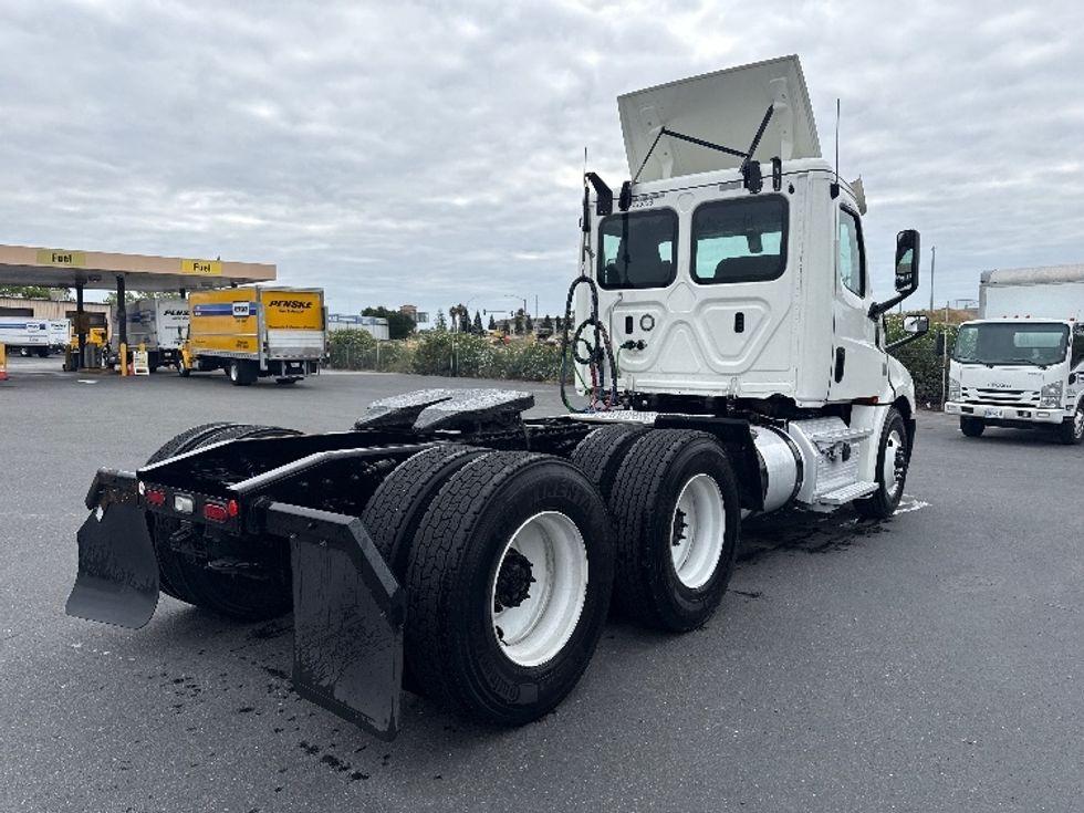 Day Cab Tractor-Heavy Duty Tractors-Freightliner-2019-T12664ST-West Sacramento-CA-465,967\n\t\tmiles-$ 39,500 - Image 7