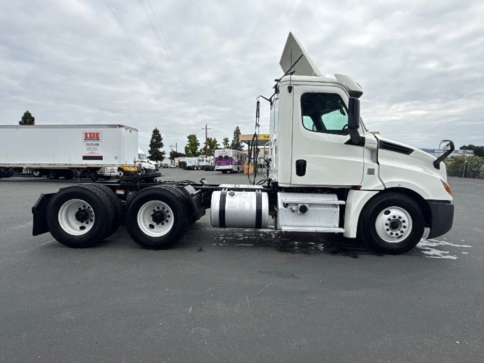 Day Cab Tractor-Heavy Duty Tractors-Freightliner-2019-T12664ST-West Sacramento-CA-465,967\n\t\tmiles-$ 39,500 - Image 8