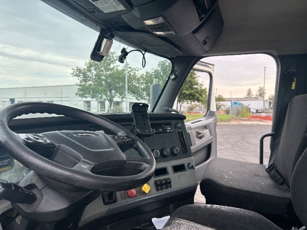 Day Cab Tractor-Heavy Duty Tractors-Freightliner-2019-T12664ST-West Sacramento-CA-466,217\n\t\tmiles-$ 41,500 - Image 10
