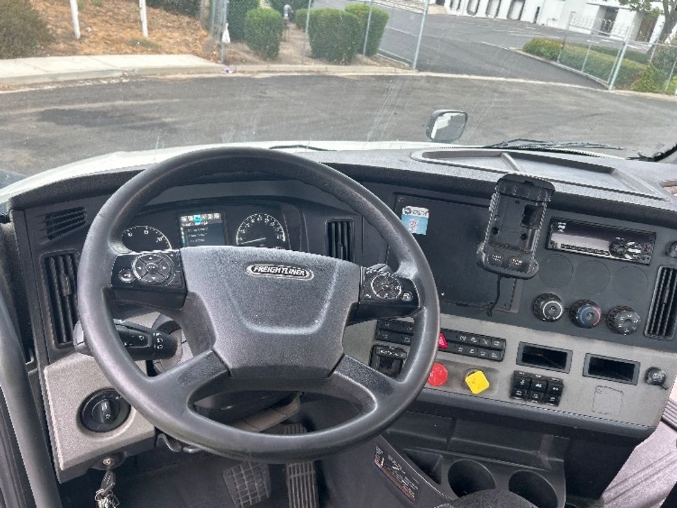Day Cab Tractor-Heavy Duty Tractors-Freightliner-2019-T12664ST-West Sacramento-CA-466,217\n\t\tmiles-$ 41,500 - Image 11
