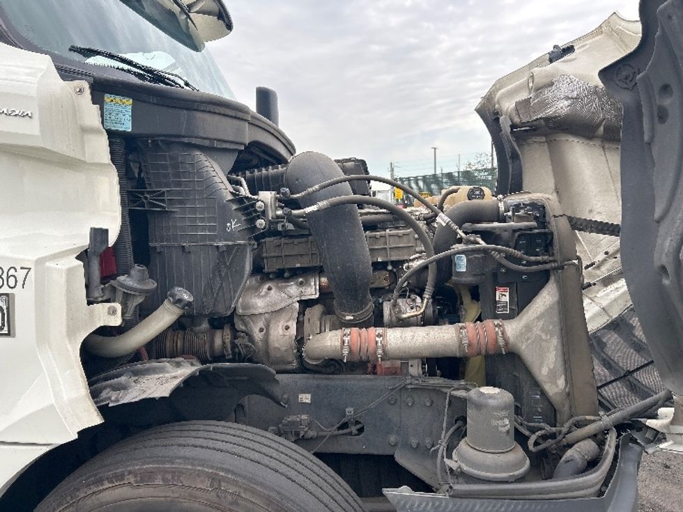 Day Cab Tractor-Heavy Duty Tractors-Freightliner-2019-T12664ST-West Sacramento-CA-466,217\n\t\tmiles-$ 41,500 - Image 15