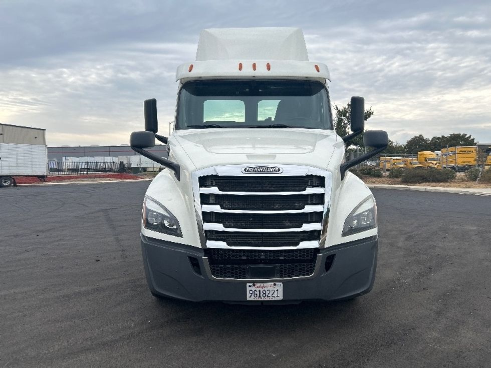Day Cab Tractor-Heavy Duty Tractors-Freightliner-2019-T12664ST-West Sacramento-CA-466,217\n\t\tmiles-$ 41,500 - Image 2