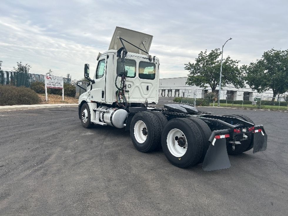 Day Cab Tractor-Heavy Duty Tractors-Freightliner-2019-T12664ST-West Sacramento-CA-466,217\n\t\tmiles-$ 41,500 - Image 5