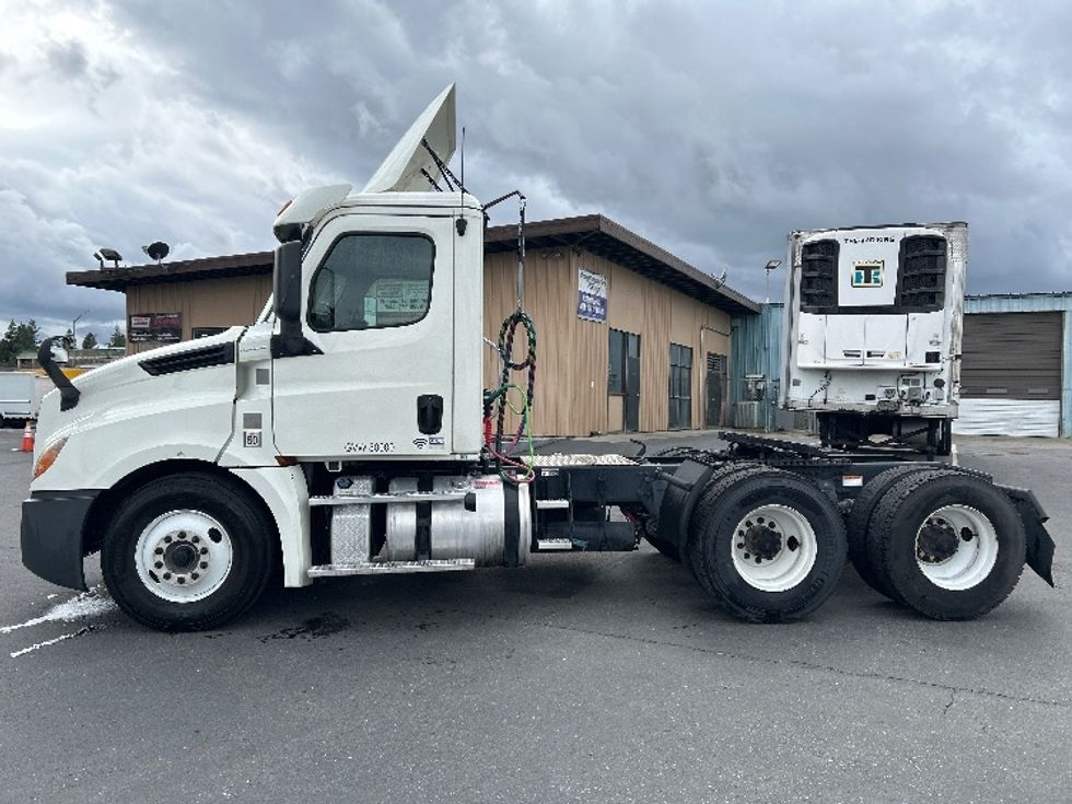 Day Cab Tractor-Heavy Duty Tractors-Freightliner-2019-T12664ST-West Sacramento-CA-544,260\n\t\tmiles-$ 36,500 - Image 4
