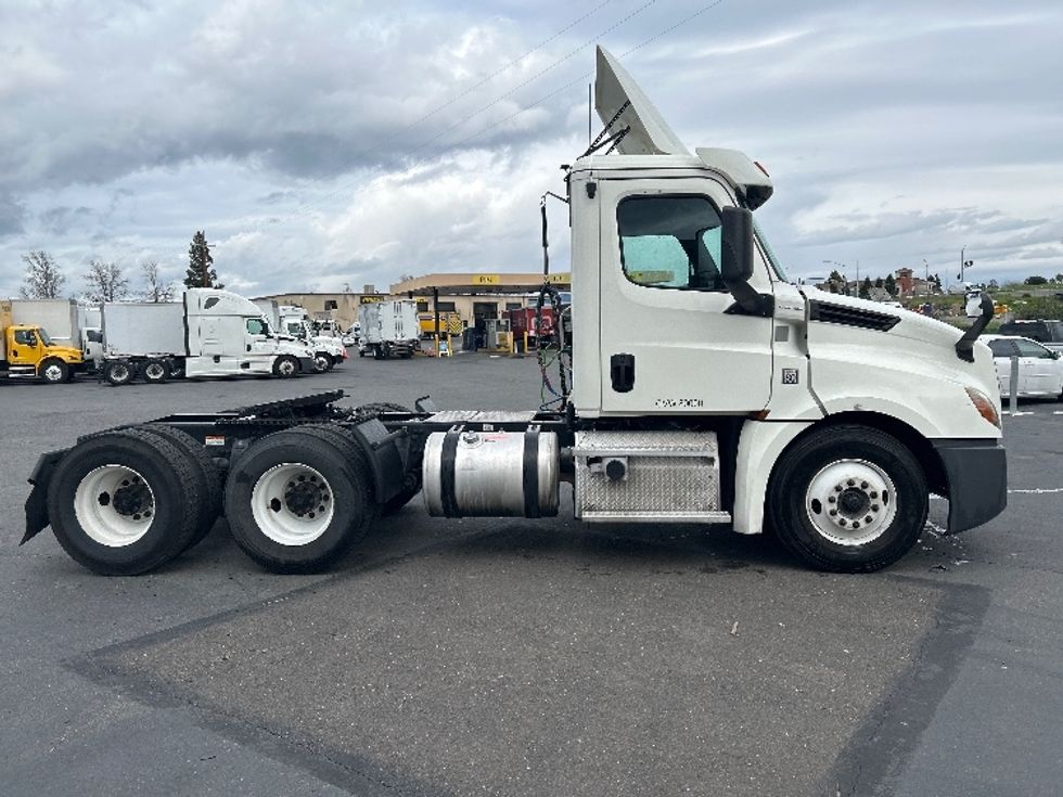Day Cab Tractor-Heavy Duty Tractors-Freightliner-2019-T12664ST-West Sacramento-CA-544,260\n\t\tmiles-$ 36,500 - Image 8
