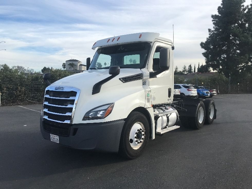 Day Cab Tractor-Heavy Duty Tractors-Freightliner-2019-T12664ST-West Sacramento-CA-564,081\n\t\tmiles-$ 35,000 - Image 3