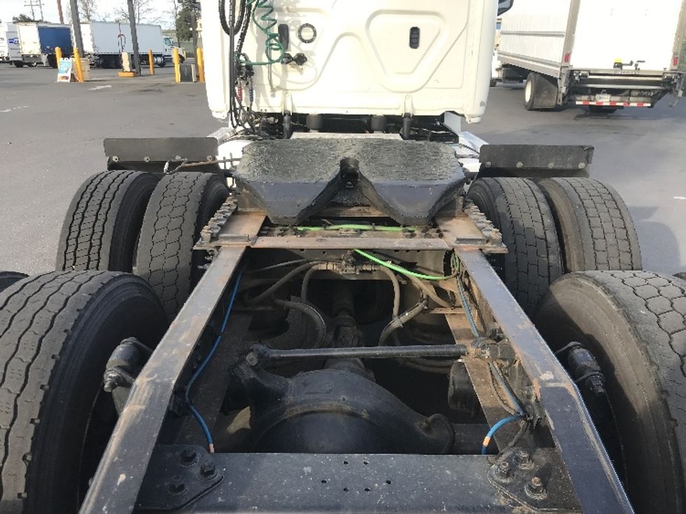 Day Cab Tractor-Heavy Duty Tractors-Freightliner-2019-T12664ST-West Sacramento-CA-564,081\n\t\tmiles-$ 35,000 - Image 6
