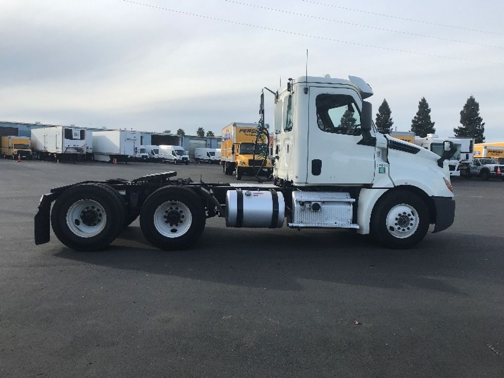 Day Cab Tractor-Heavy Duty Tractors-Freightliner-2019-T12664ST-West Sacramento-CA-564,081\n\t\tmiles-$ 35,000 - Image 8