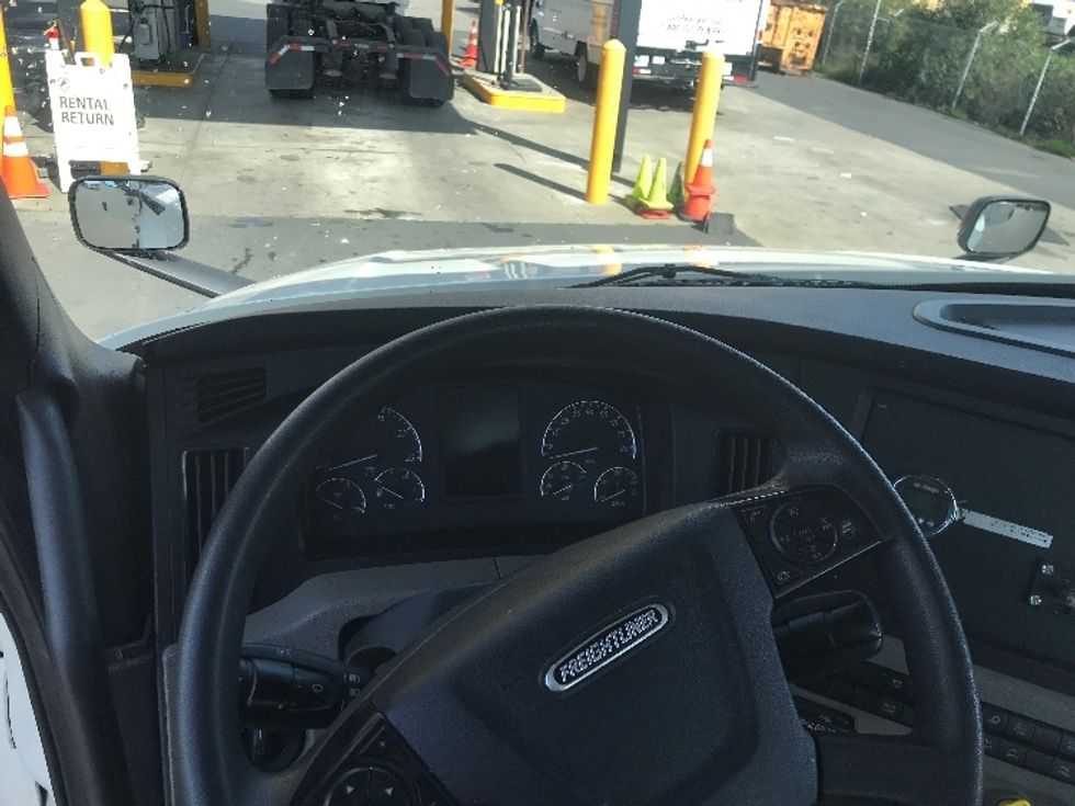 Day Cab Tractor-Heavy Duty Tractors-Freightliner-2019-T12664ST-West Sacramento-CA-714,830\n\t\tmiles-$ 22,250 - Image 11