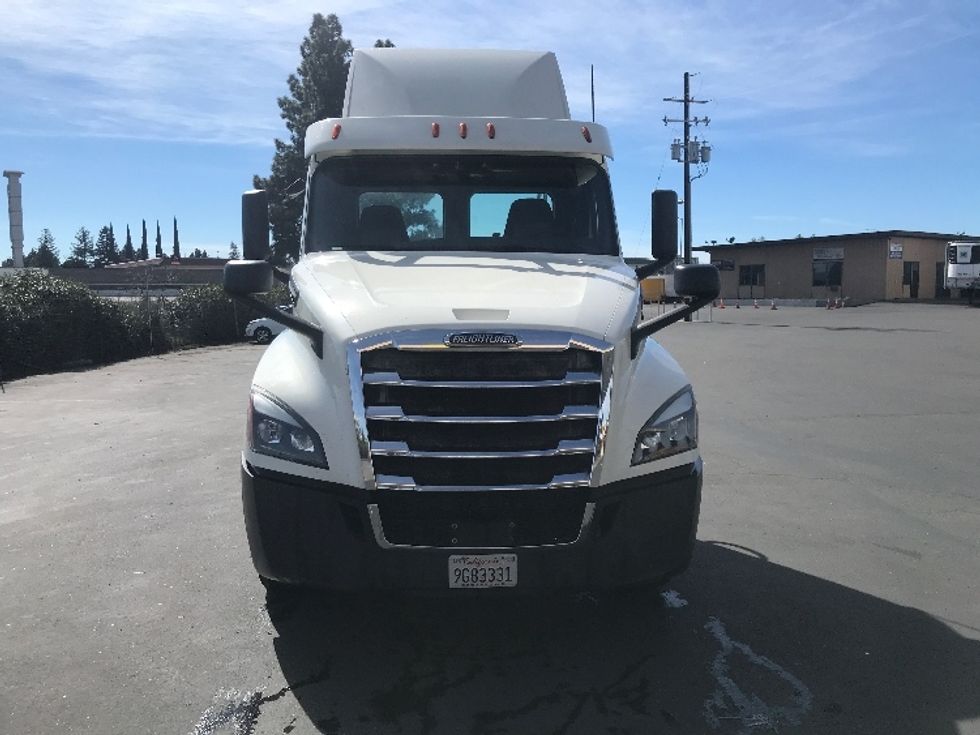 Day Cab Tractor-Heavy Duty Tractors-Freightliner-2019-T12664ST-West Sacramento-CA-714,830\n\t\tmiles-$ 22,250 - Image 2