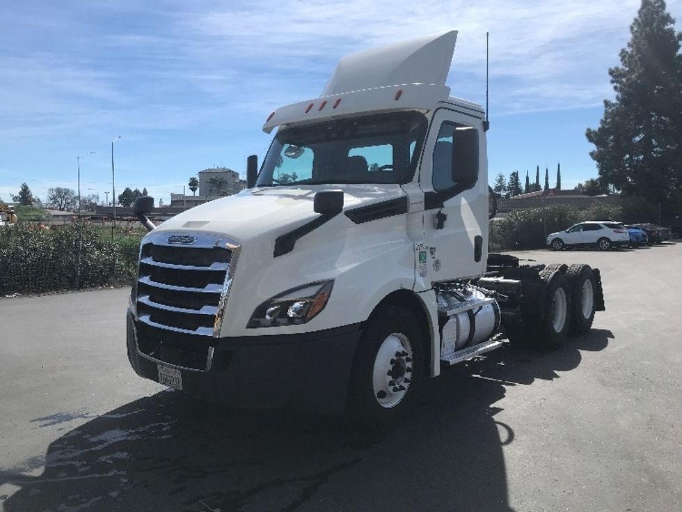 Day Cab Tractor-Heavy Duty Tractors-Freightliner-2019-T12664ST-West Sacramento-CA-714,830\n\t\tmiles-$ 22,250 - Image 3