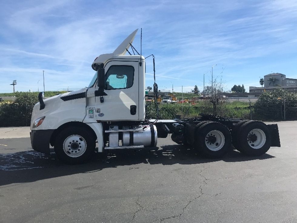 Day Cab Tractor-Heavy Duty Tractors-Freightliner-2019-T12664ST-West Sacramento-CA-714,830\n\t\tmiles-$ 22,250 - Image 4